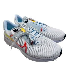 Nike Air Zoom Pegasus 40 Sneakers
NEW In White/Picante Red-Blue Tint Sz.M7.5/W9